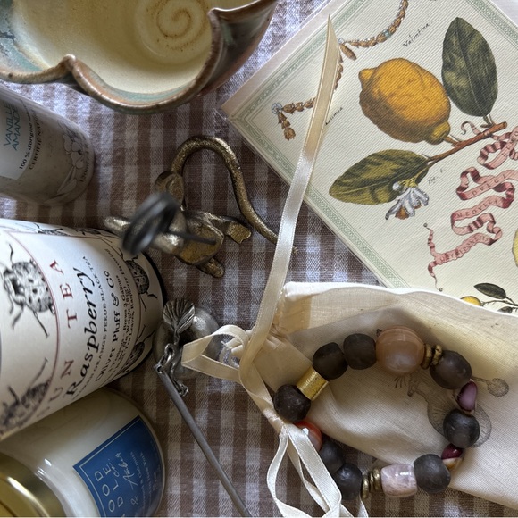 ✨MYSTERY BUNDLE OF TREASURES✨ - Picture 6 of 9